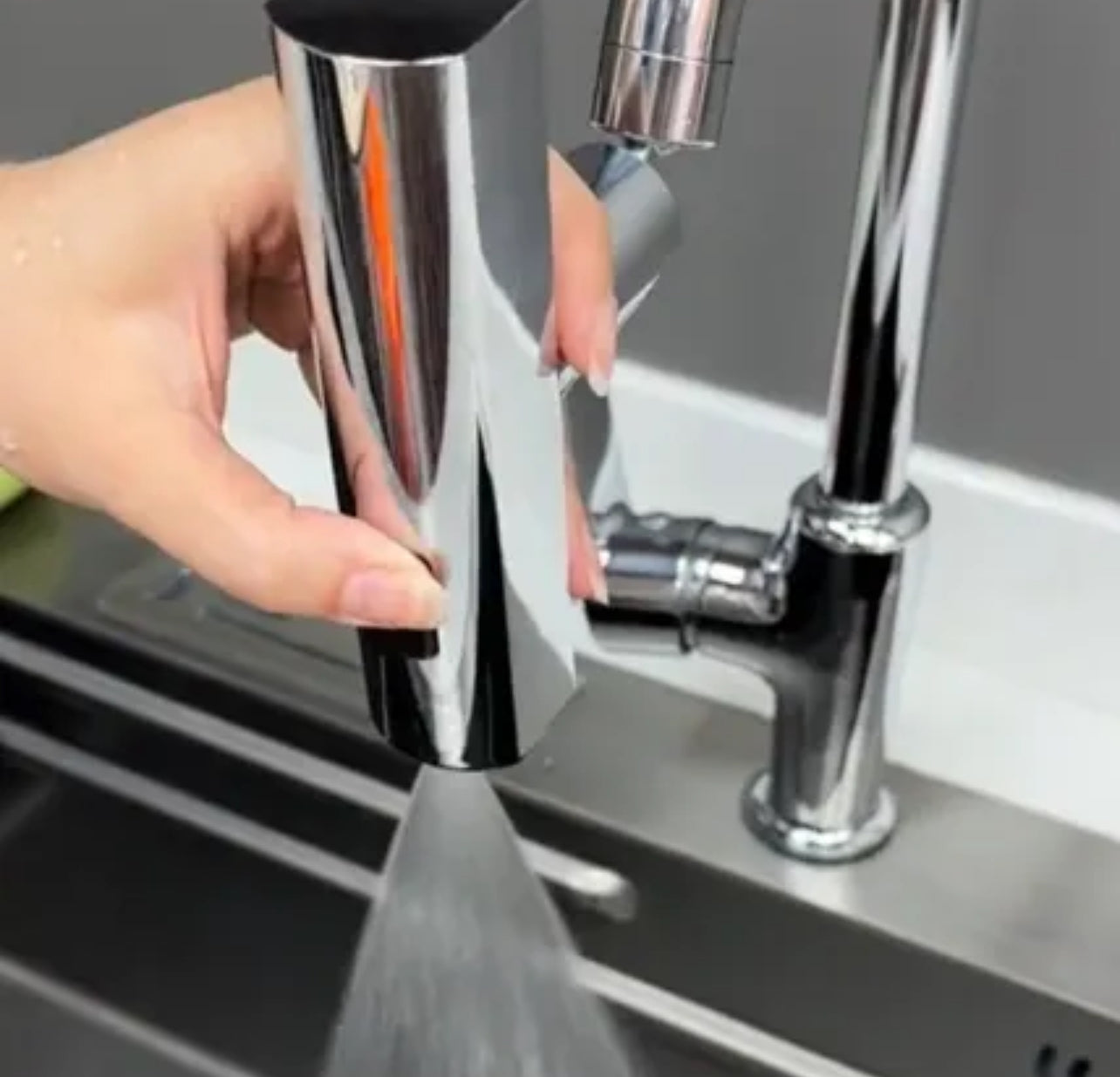 Kitchen Faucet Waterfall Outlet Splash Proof Universal Rotating Bubbler Multifunctional Water Nozzle Extension Kitchen Gadgets